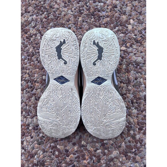 Nike LEBRON 20 'OLIVE GREEN’ - Picture 4 of 7